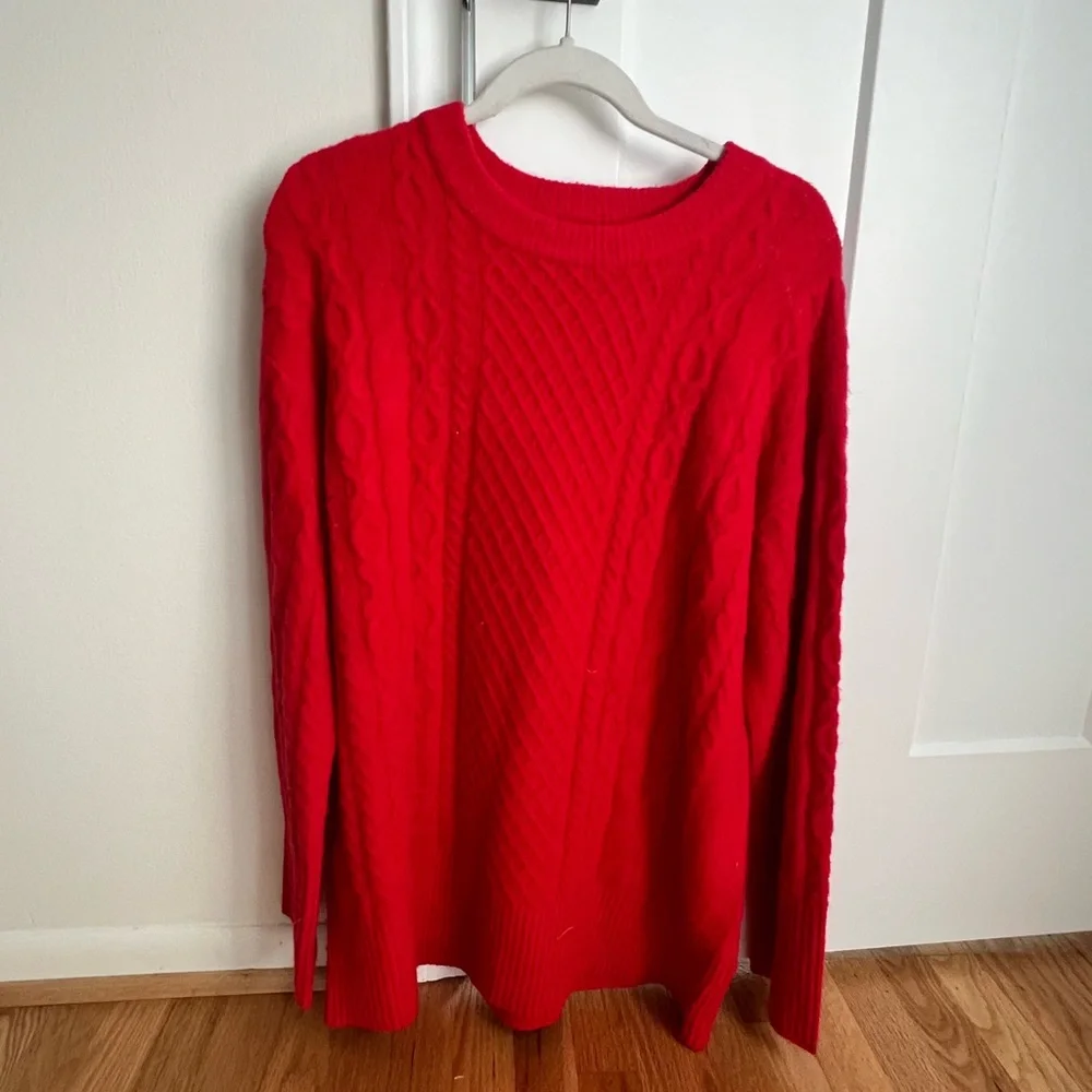 The prettiest red sweater. Softest material (not itchy at all). Size L - Picture 2 of 3
